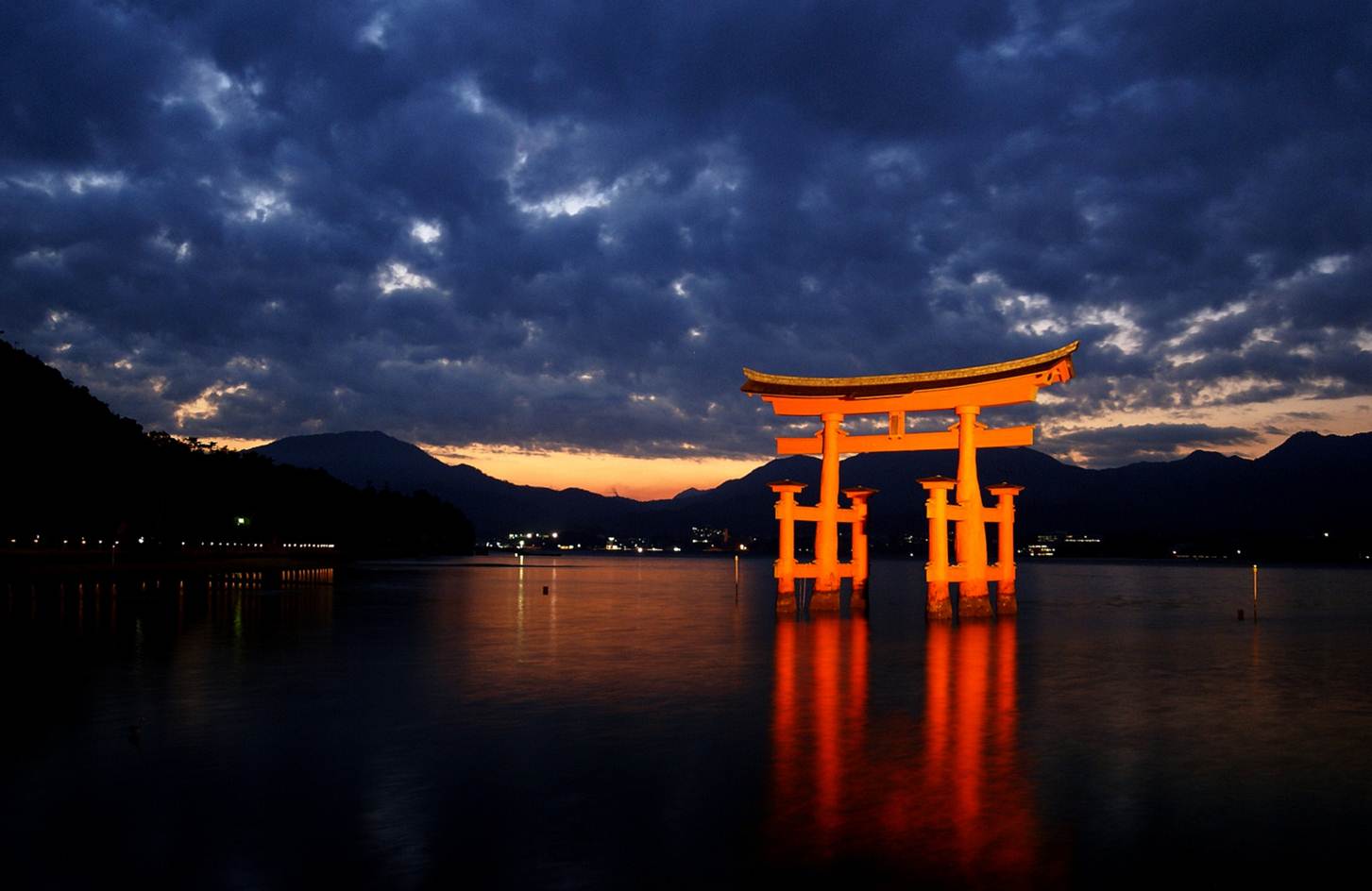 Itsukushima Gate Wallpapers