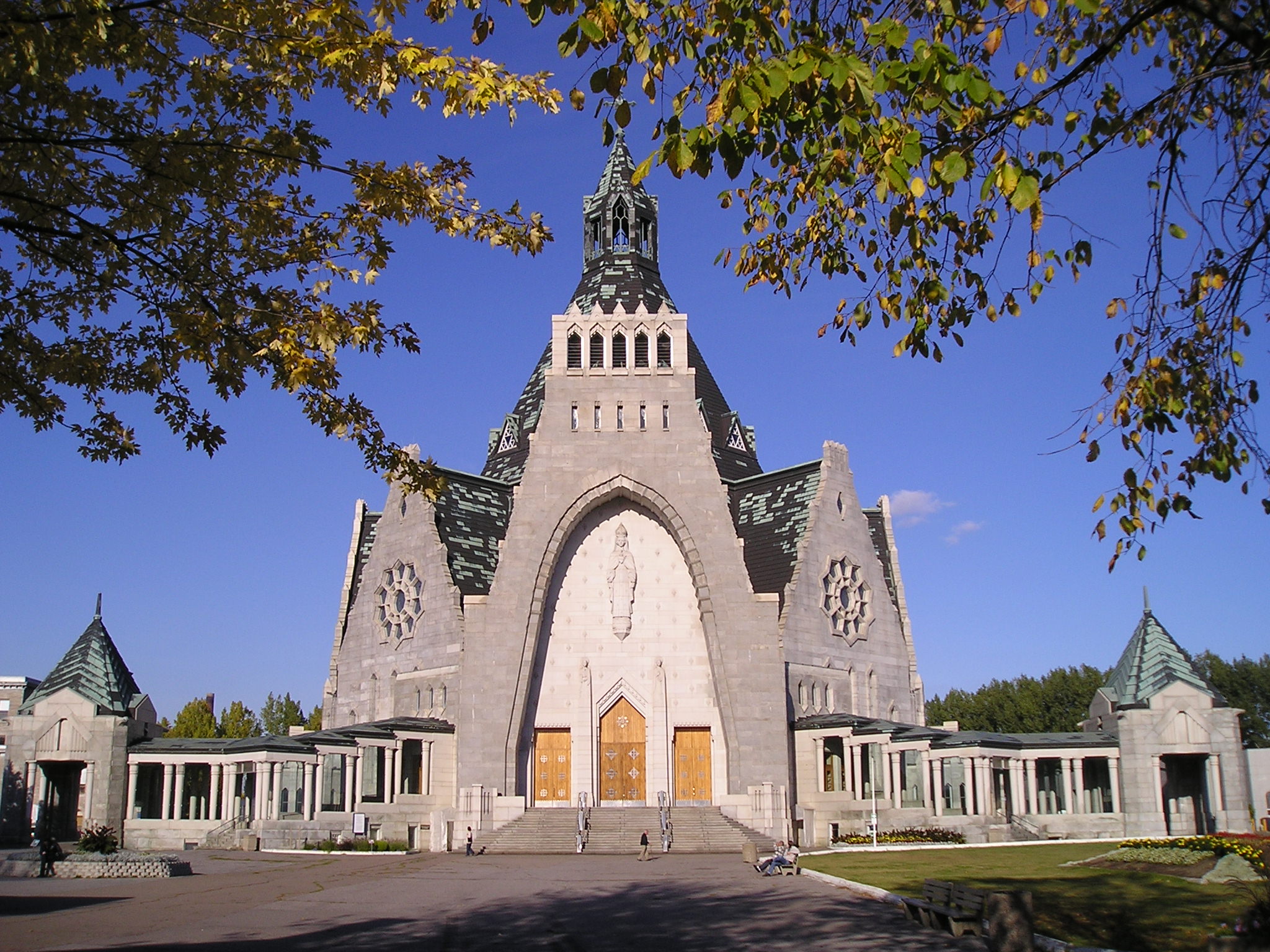 Notre-Dame-Du-Cap Basilica Wallpapers