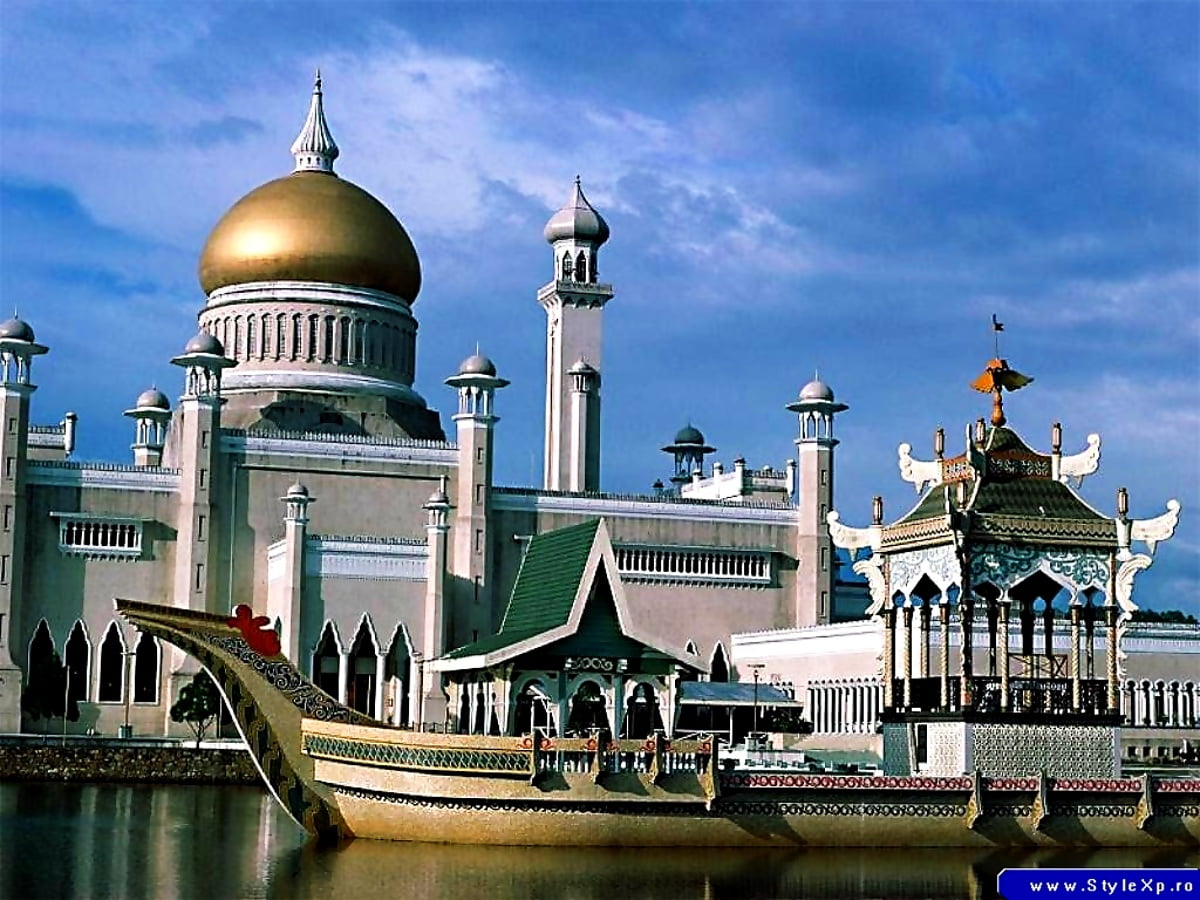 Sultan Omar Ali Saifuddin Mosque Wallpapers