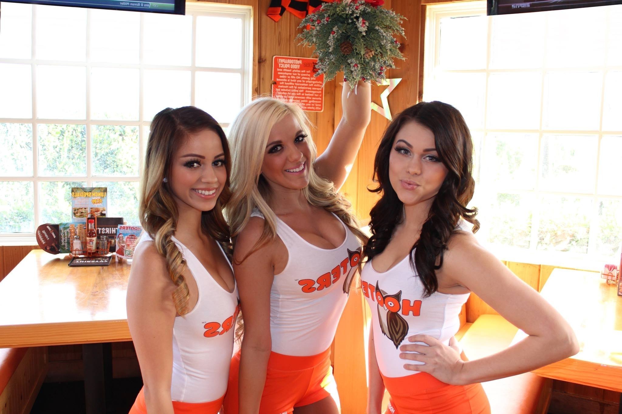 Hooters Wallpapers