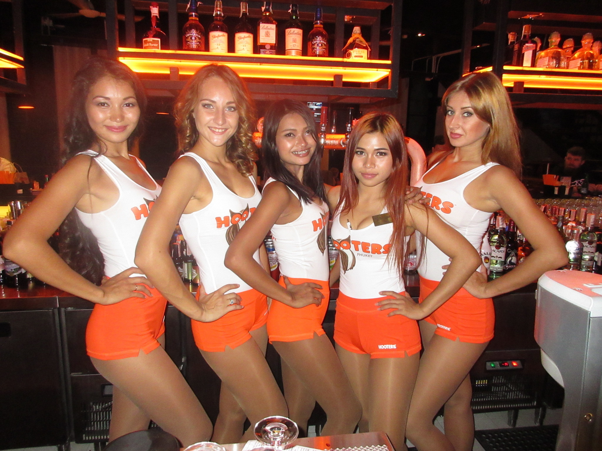 Hooters Wallpapers