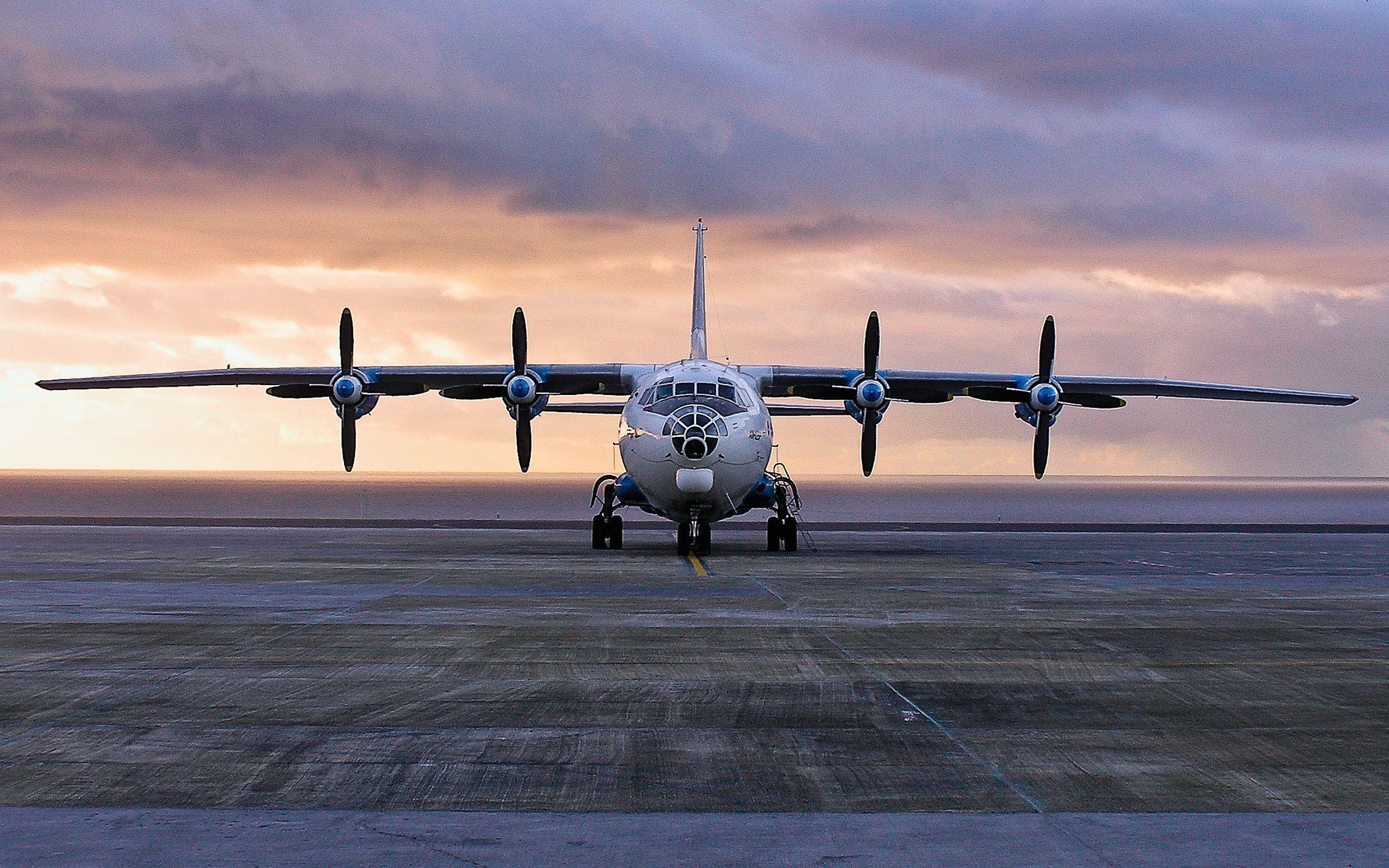 Antonov An-12 Wallpapers