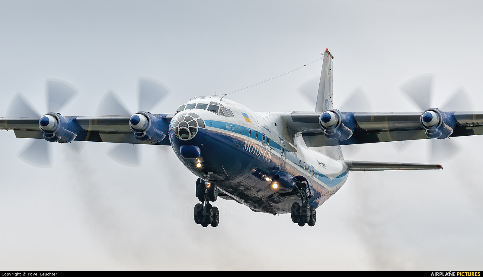 Antonov An-12 Wallpapers