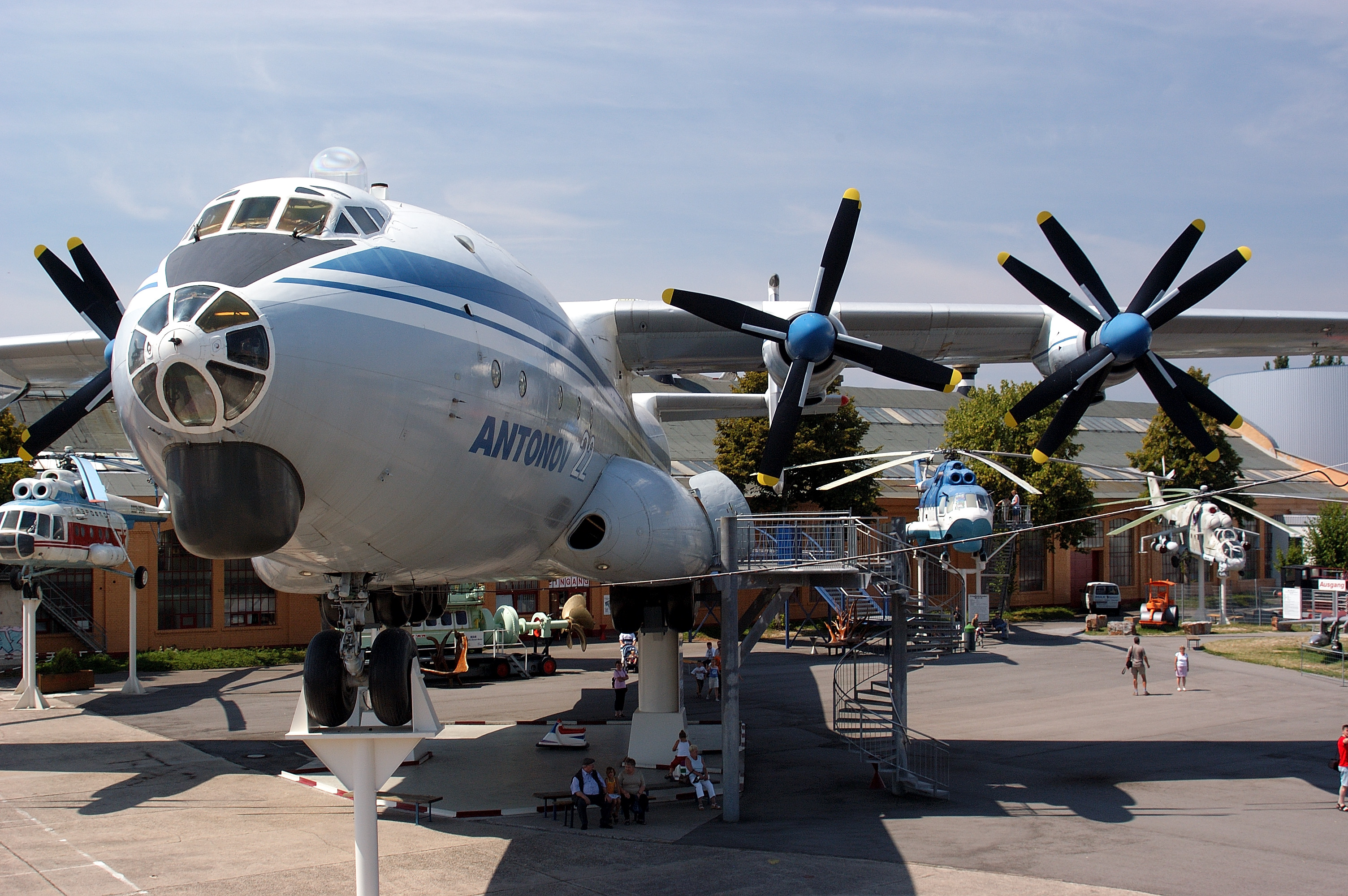 Antonov An-22 Wallpapers