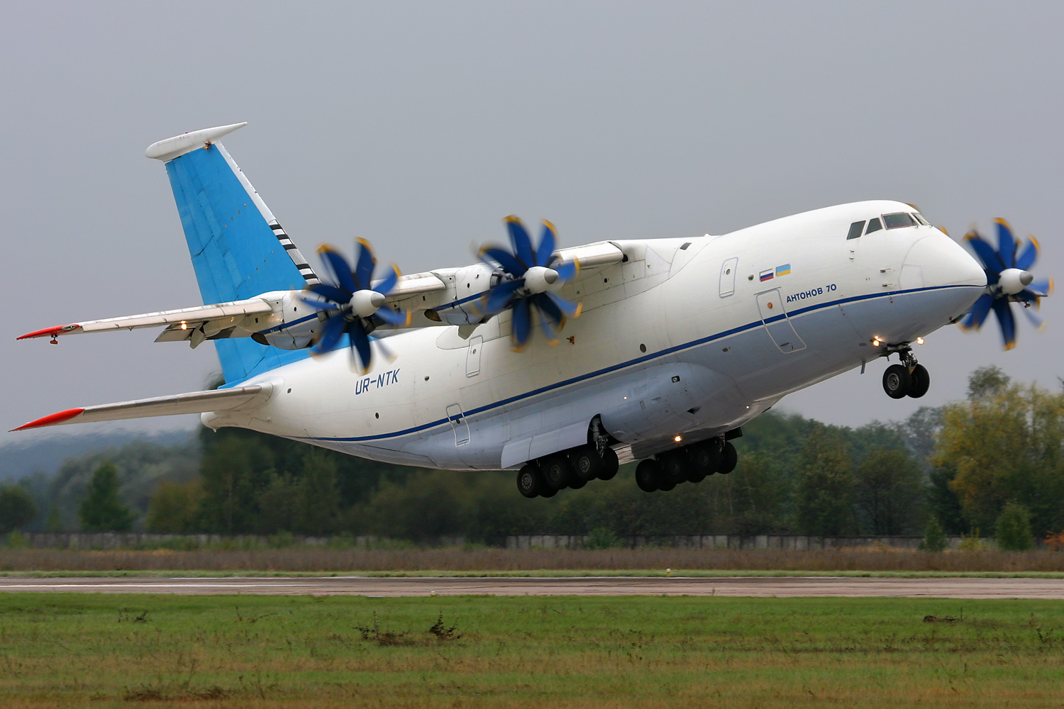 Antonov An-70 Wallpapers