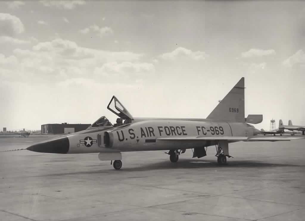 Convair F-102 Delta Dagger Wallpapers