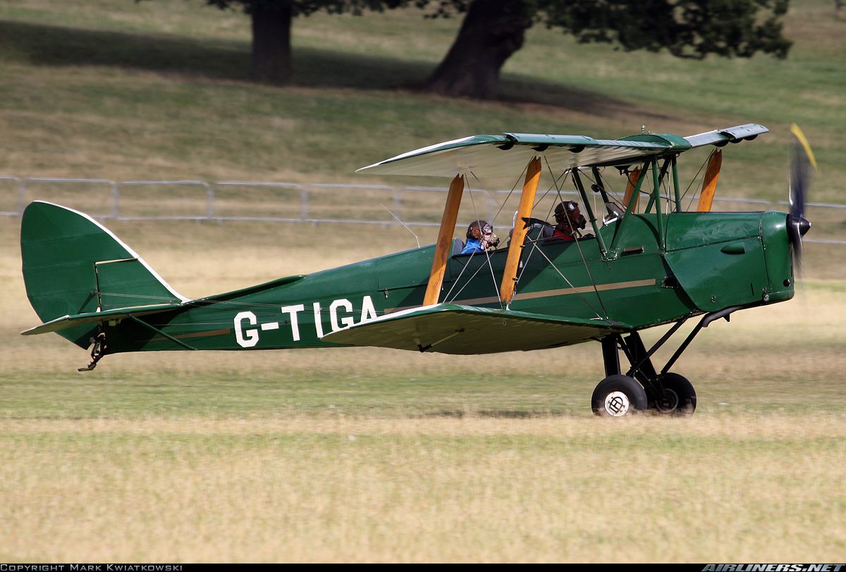 De Havilland Tiger Moth Wallpapers