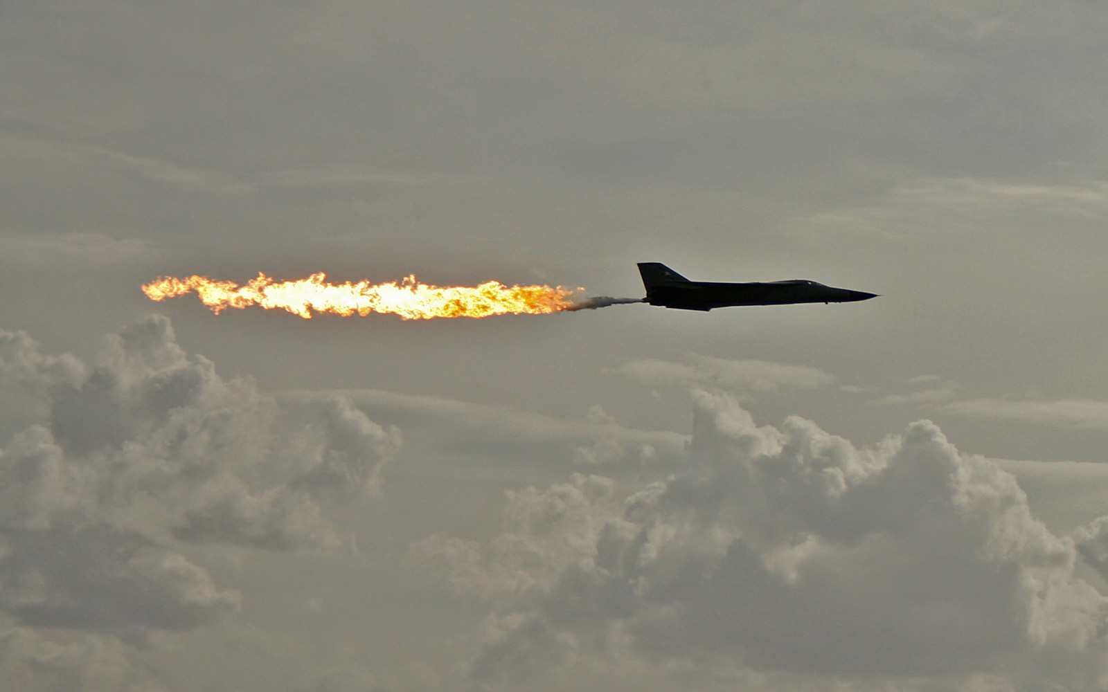 General Dynamics F-111 Aardvark Wallpapers