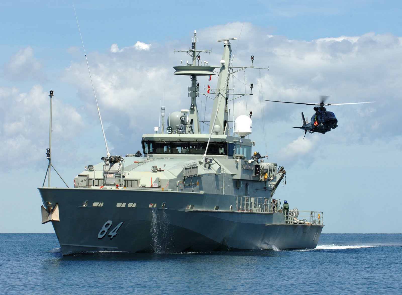 Hmas Larrakia (Acpb 84) Wallpapers