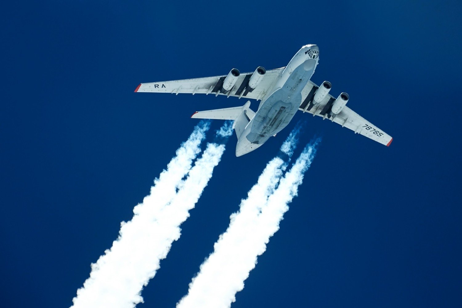 Ilyushin Il-76 Wallpapers