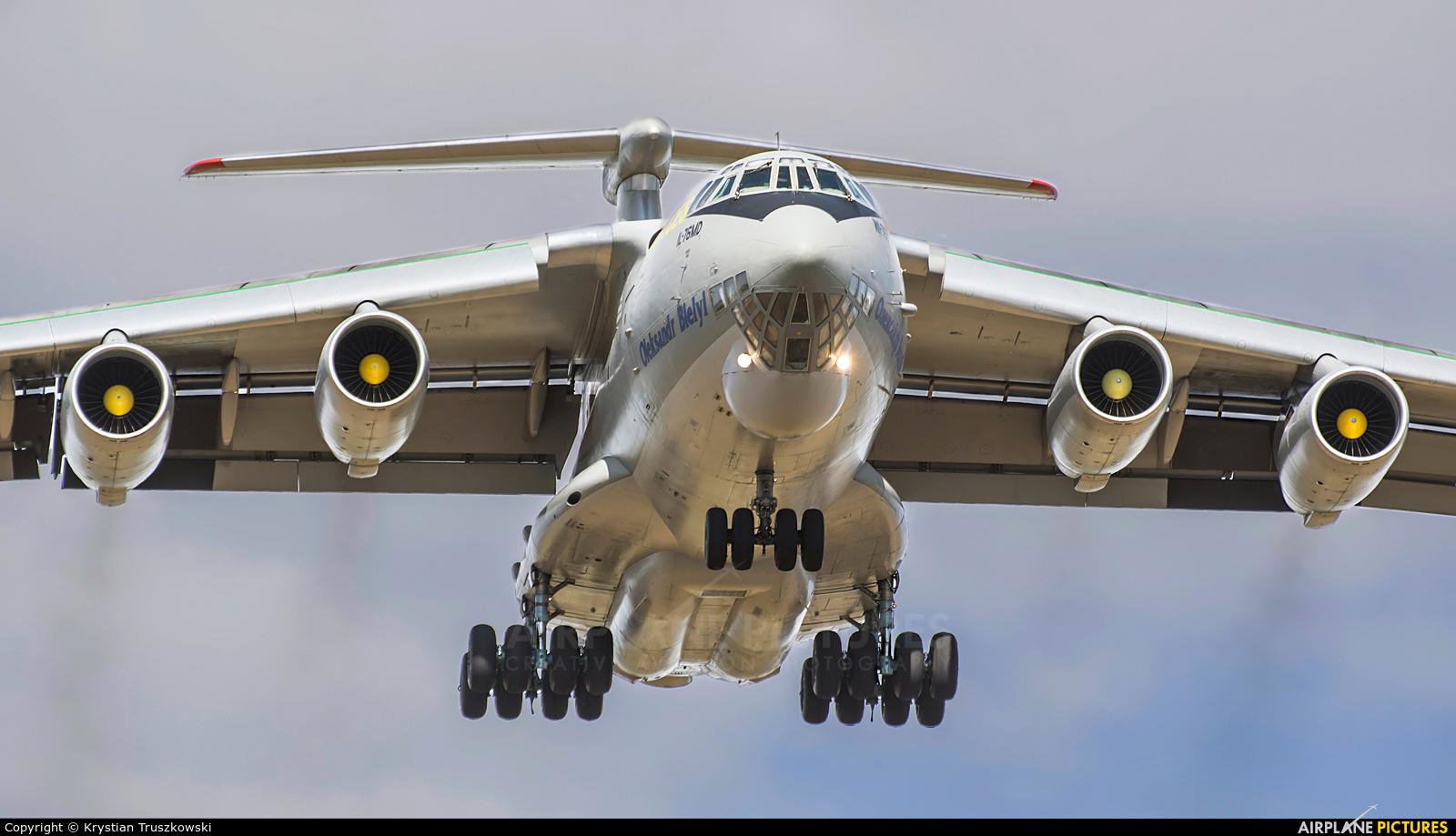 Ilyushin Il-76 Wallpapers