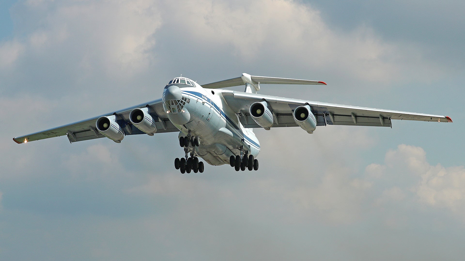 Ilyushin Il-76 Wallpapers