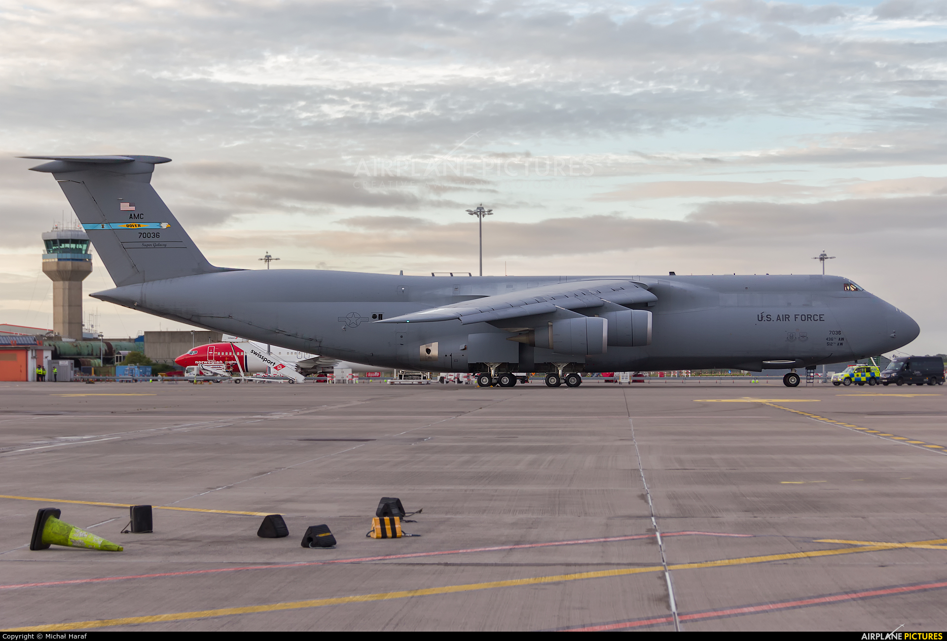 Lockheed C-5 Galaxy Wallpapers