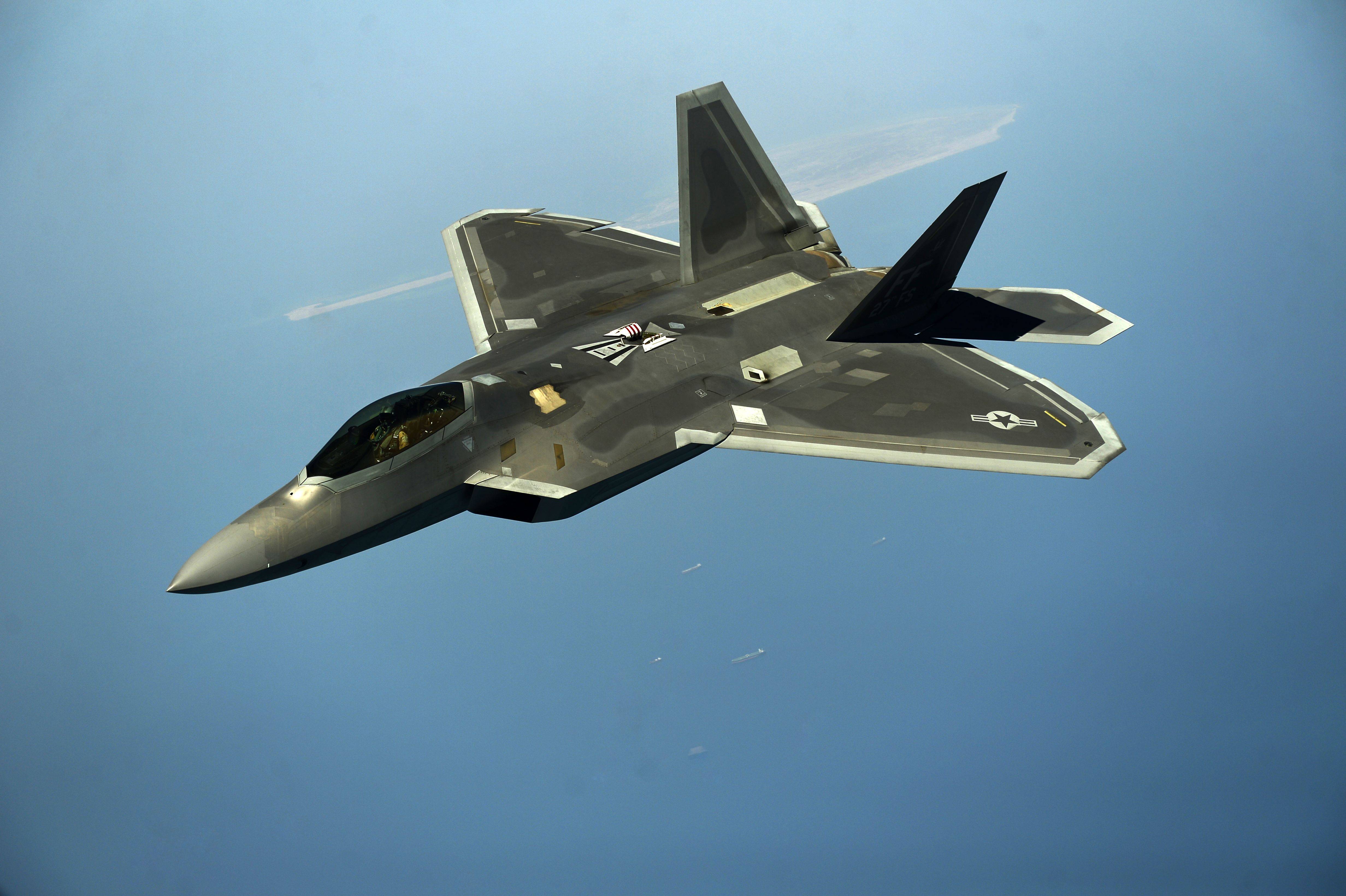 Lockheed Martin F-22 Raptor Wallpapers