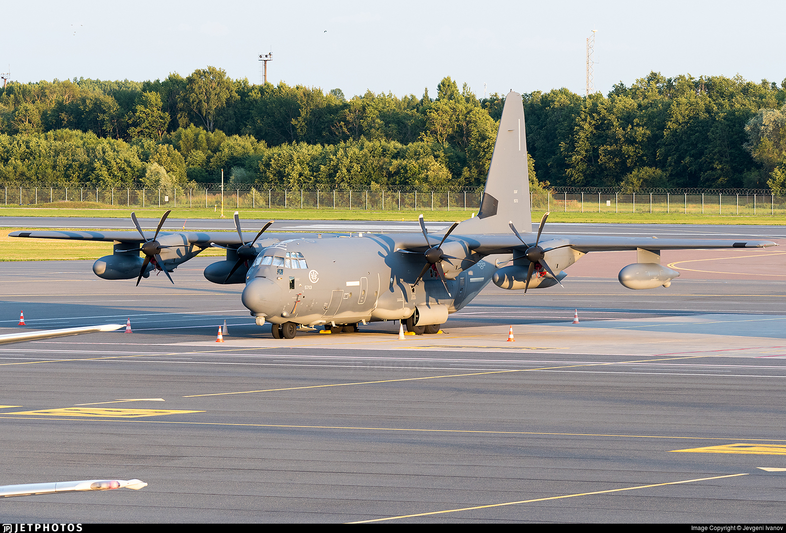 Lockheed Mc-130 Wallpapers