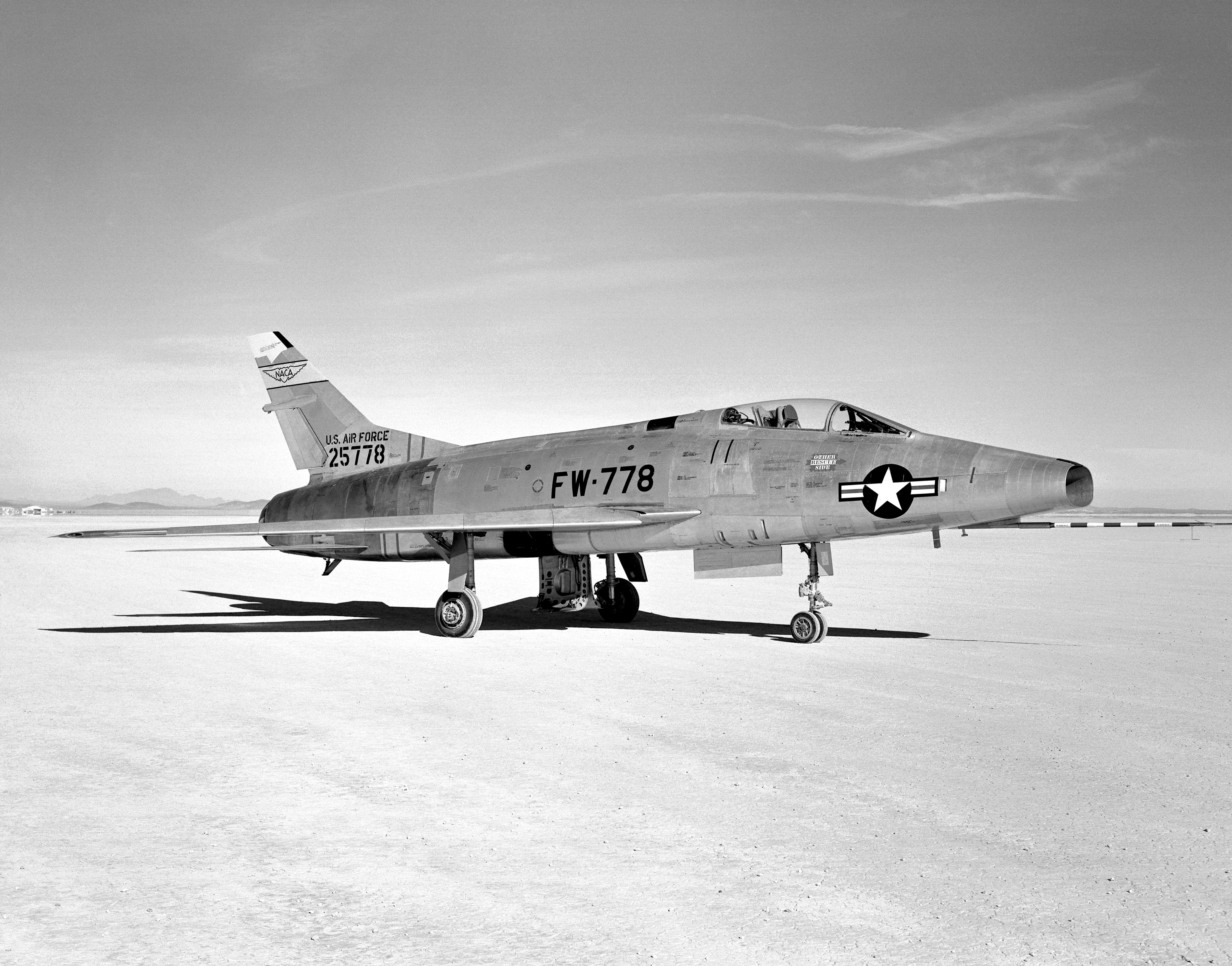 North American F-100 Super Sabre Wallpapers