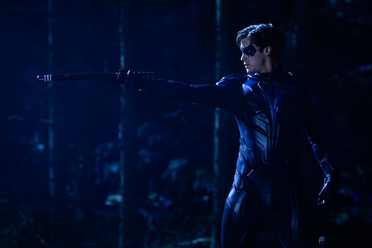 4K Nightwing Titans Wallpapers