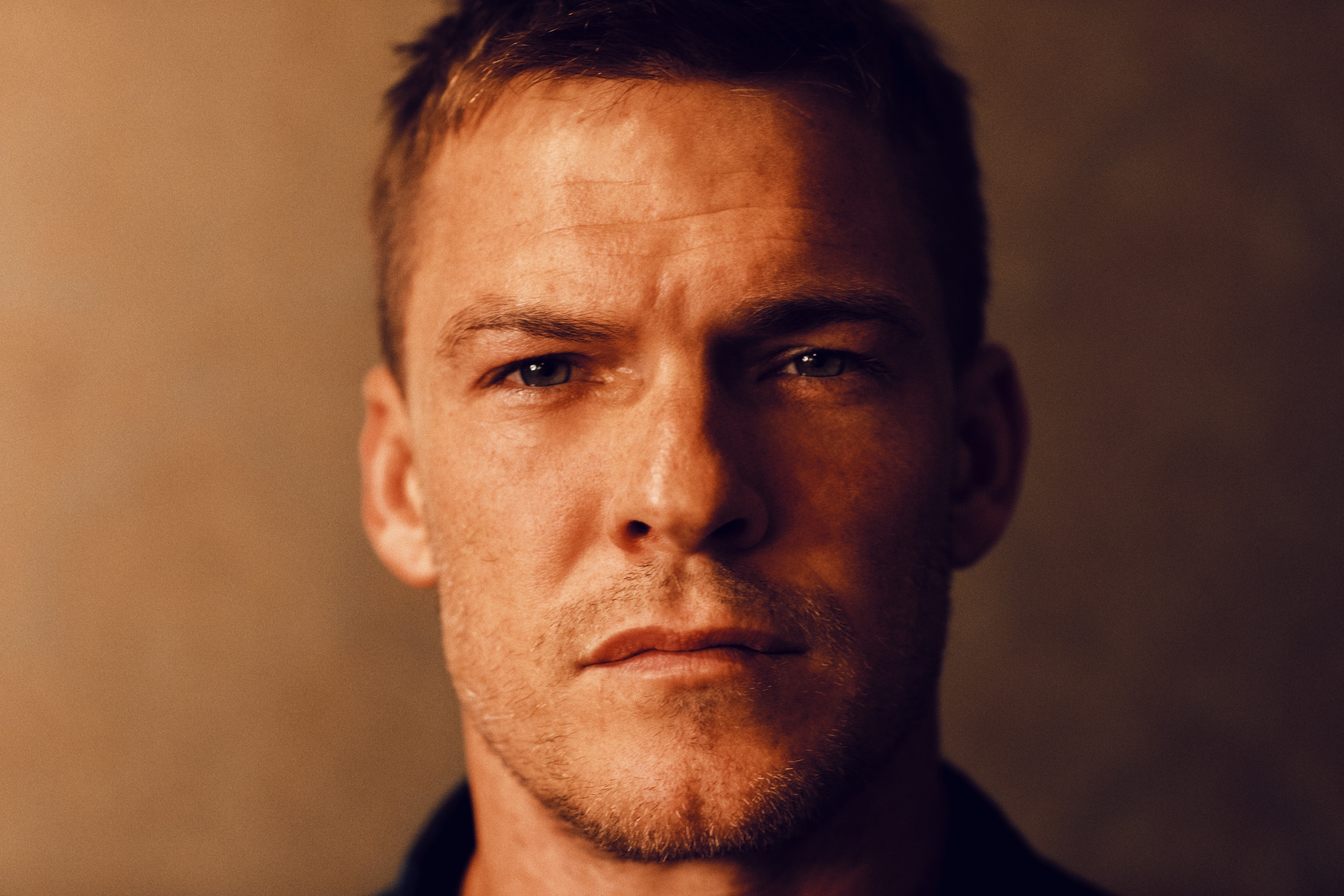 Alan Ritchson As Jack Reacher Hd Wallpapers