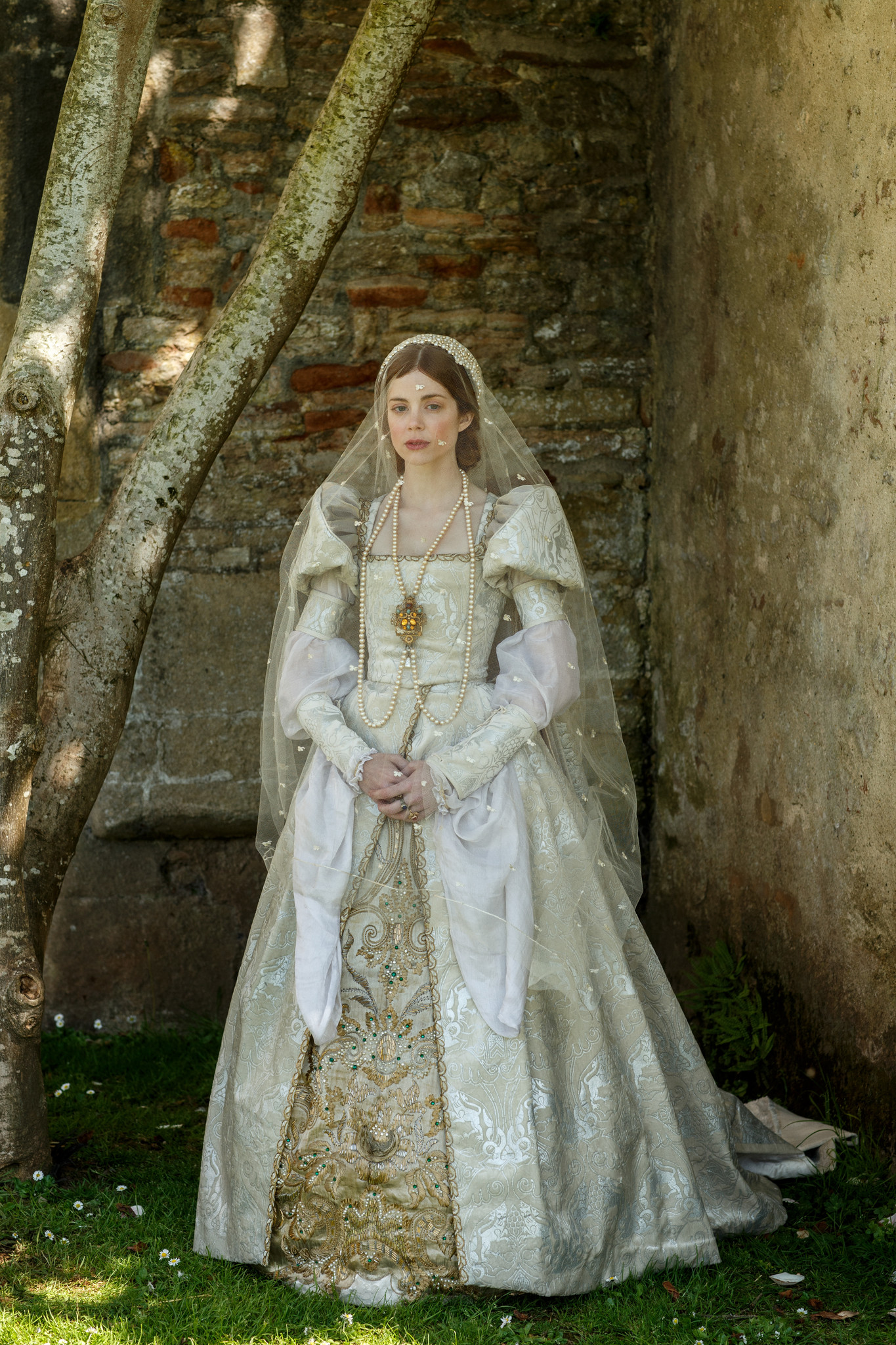 Charlotte Hope In The Spanish Princess Wallpapers