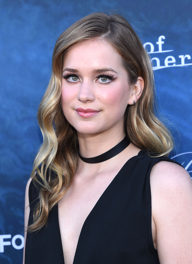 Elizabeth Lail Netflix You 2021 Wallpapers