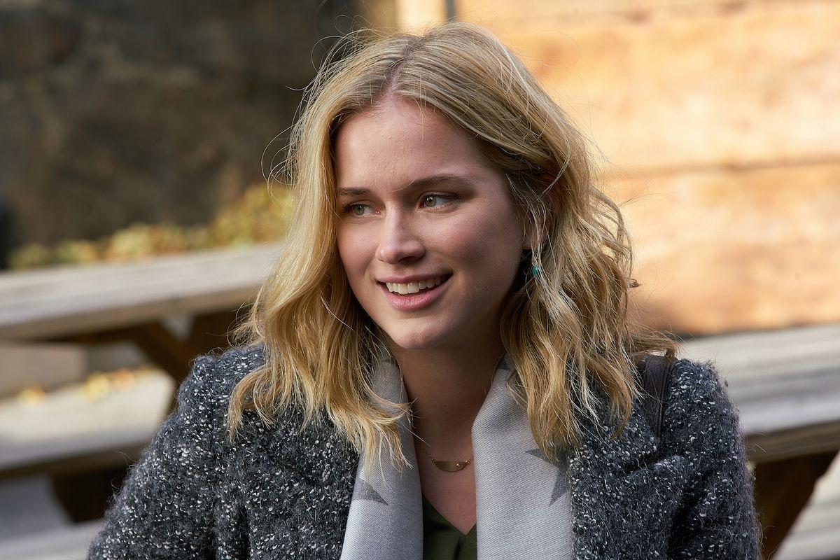 Elizabeth Lail Netflix You 2021 Wallpapers