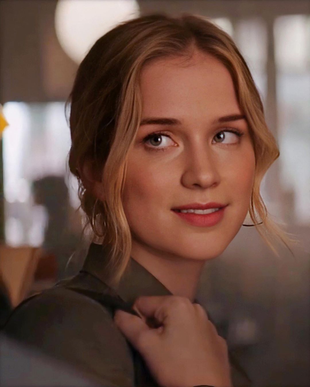 Elizabeth Lail Netflix You 2021 Wallpapers