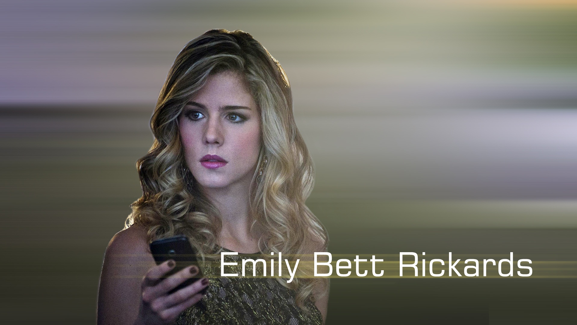 Emily Bett Rickards As Felicity Smoak Wallpapers