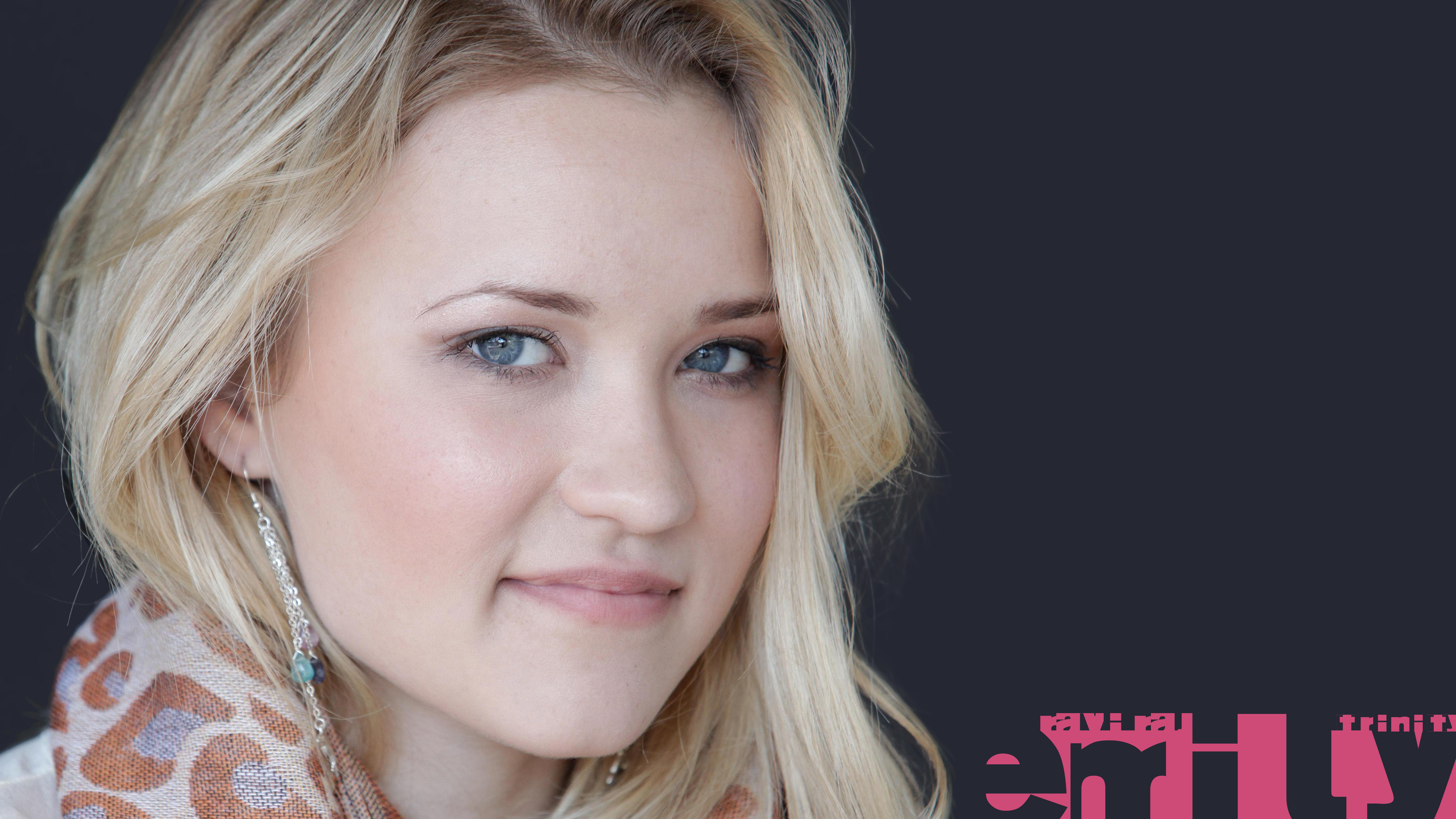 Emily Osment In Pretty Smart Wallpapers