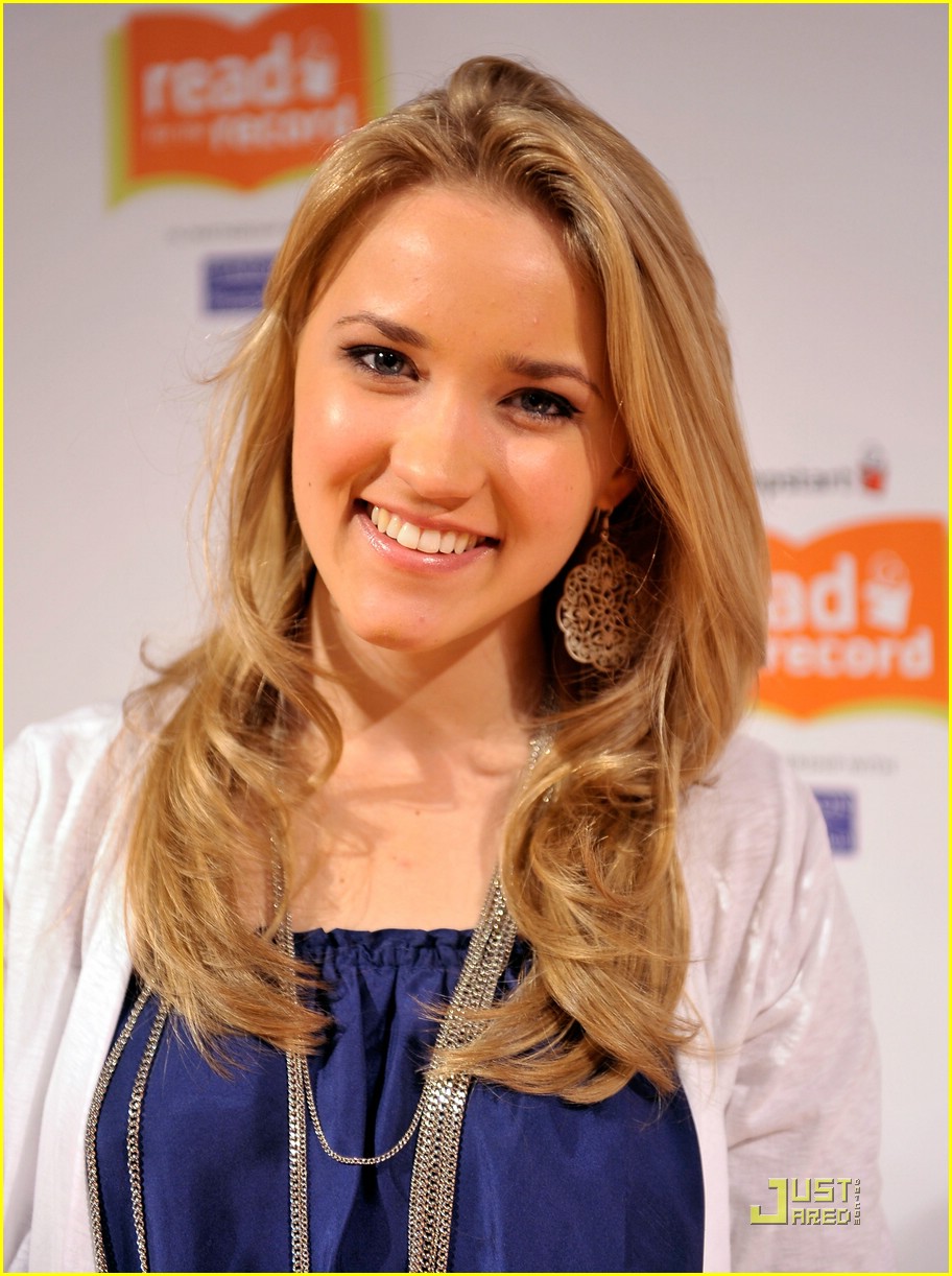 Emily Osment In Pretty Smart Wallpapers