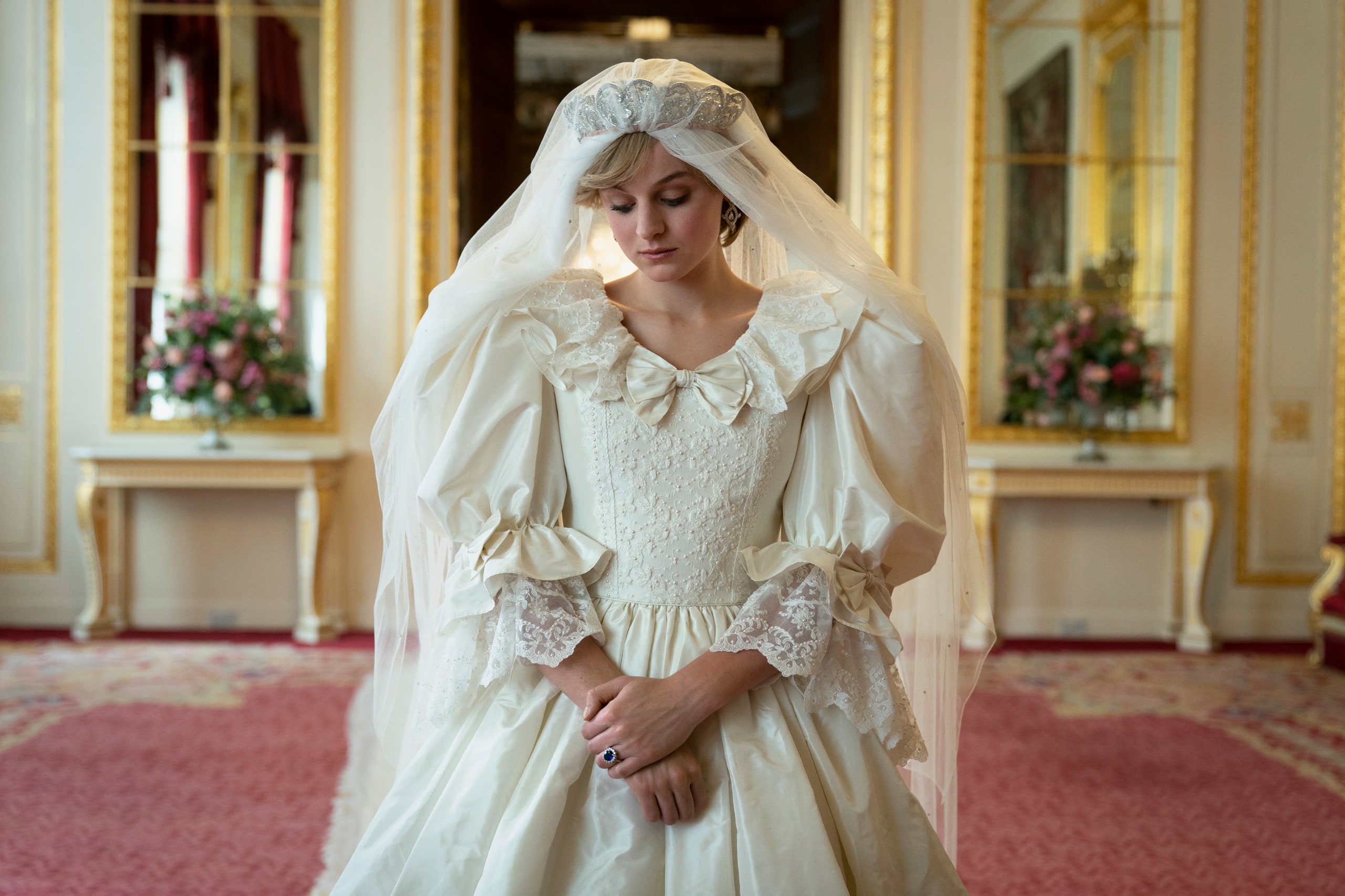 Emma Corrin As Princess Diana Wedding In The Crown Wallpapers