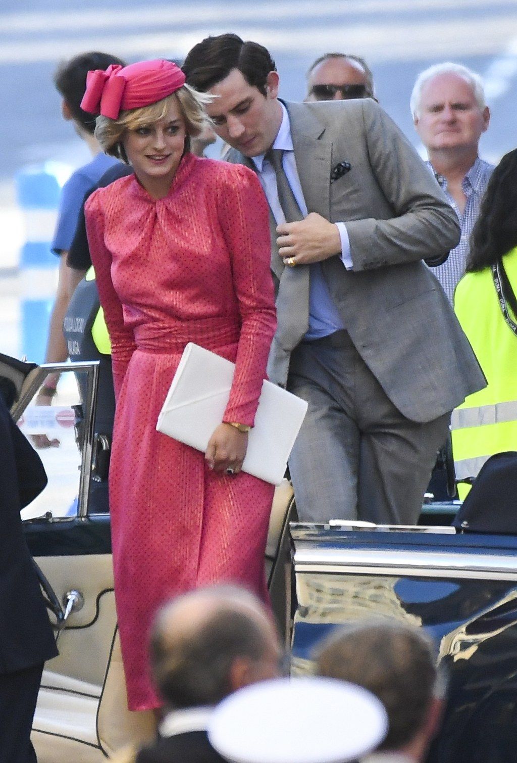 Emma Corrin As Princess Diana Wedding In The Crown Wallpapers