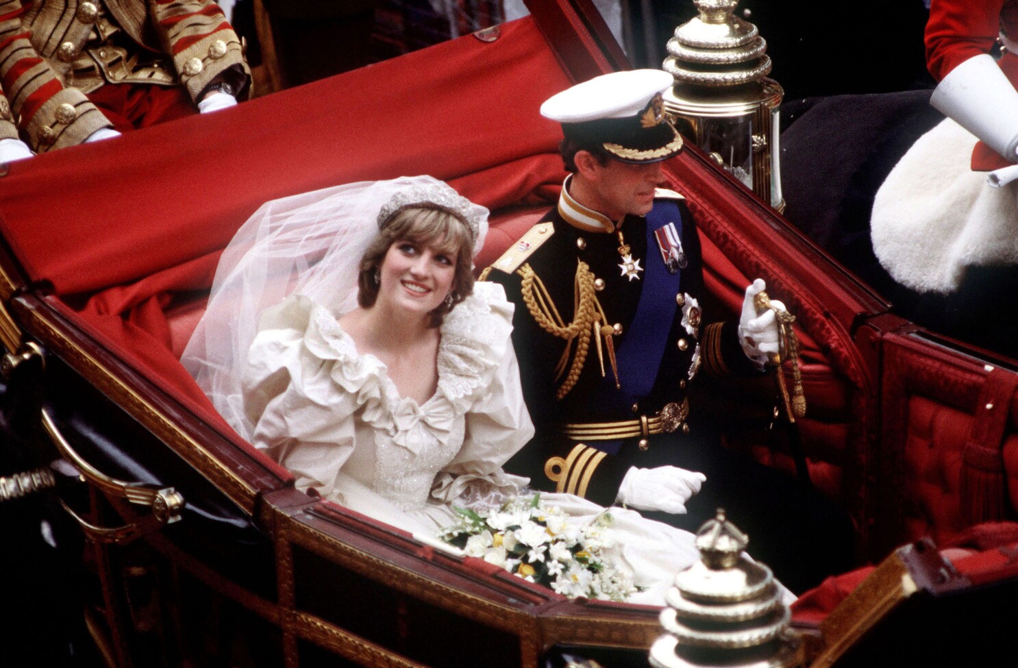Emma Corrin As Princess Diana Wedding In The Crown Wallpapers