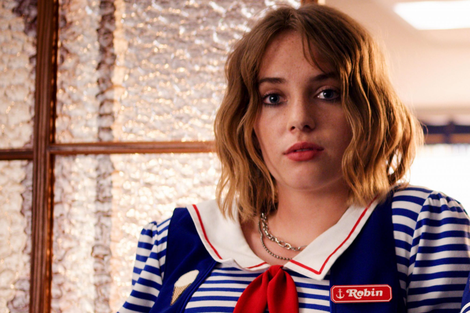 Maya Hawke As Robin In Stranger Things Wallpapers