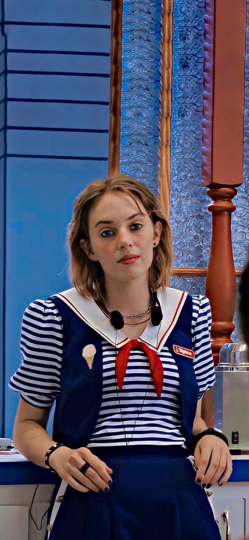 Maya Hawke As Robin In Stranger Things Wallpapers