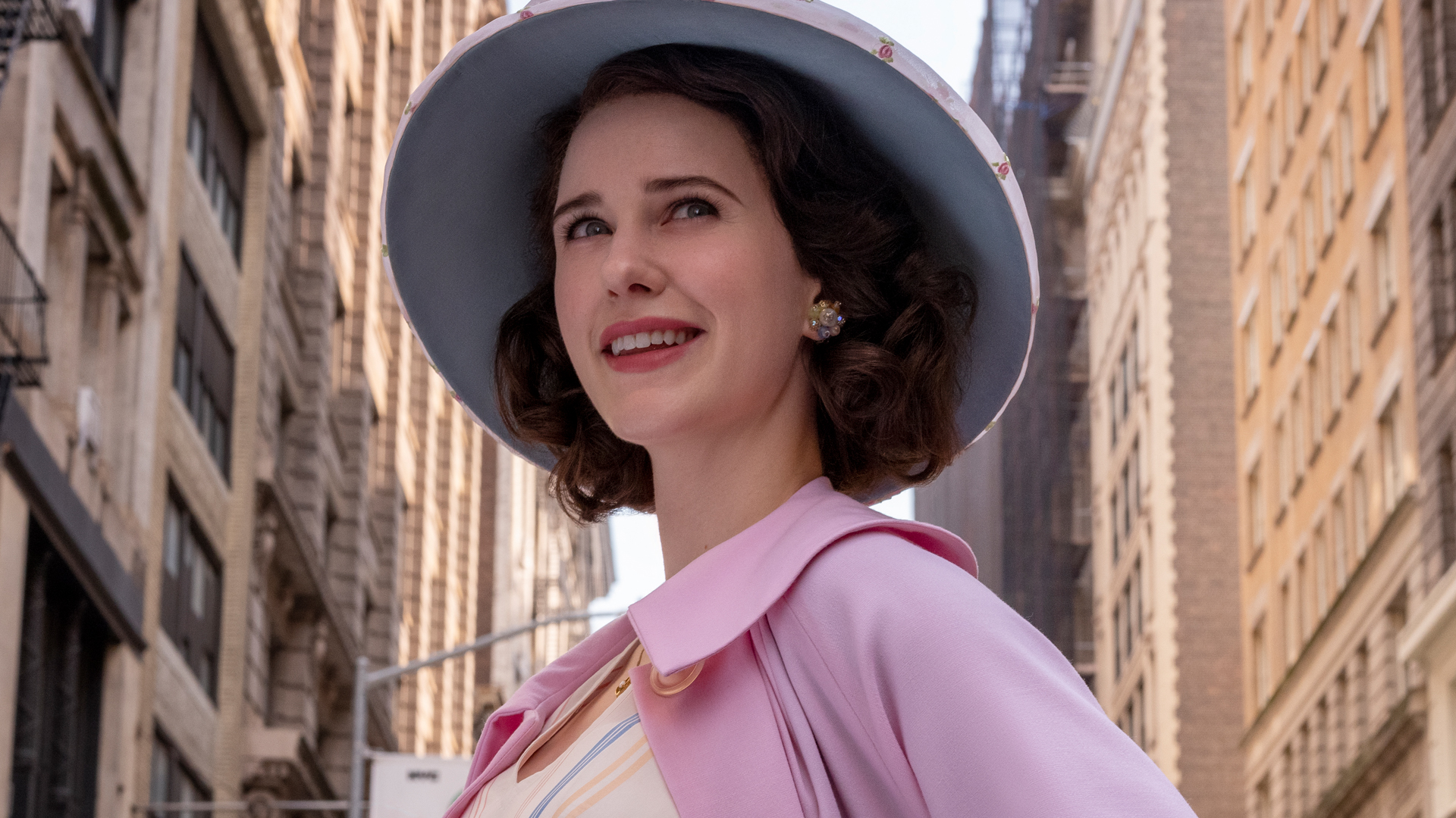 Rachel Brosnahan In Marvelous Mrs Maisel Wallpapers