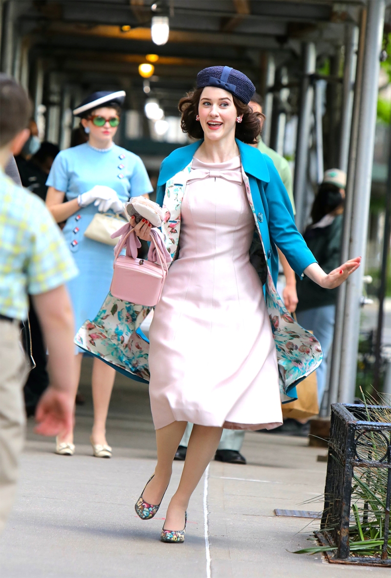 Rachel Brosnahan In Marvelous Mrs Maisel Wallpapers