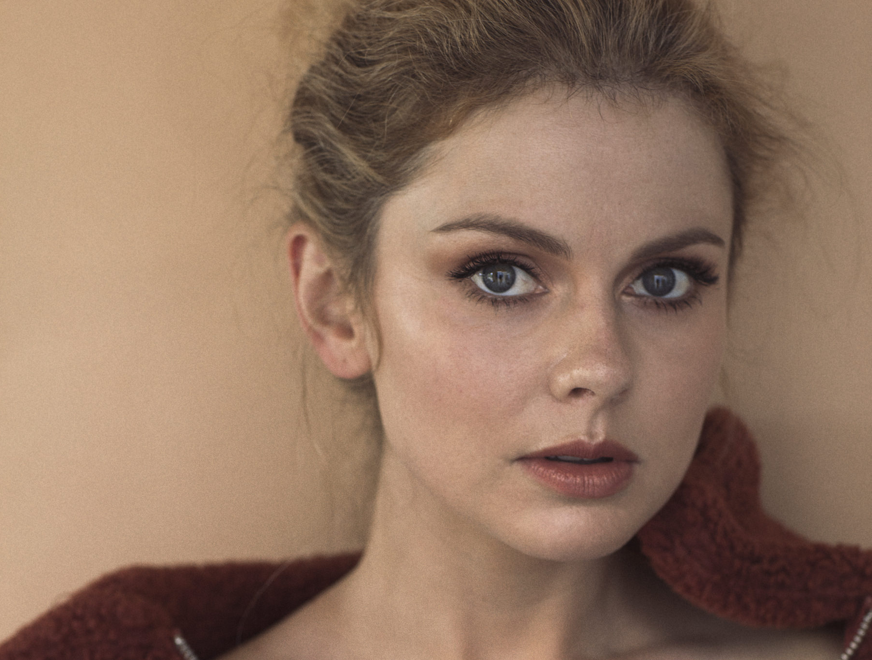 Rose Mciver 4K Ghosts 2021 Wallpapers