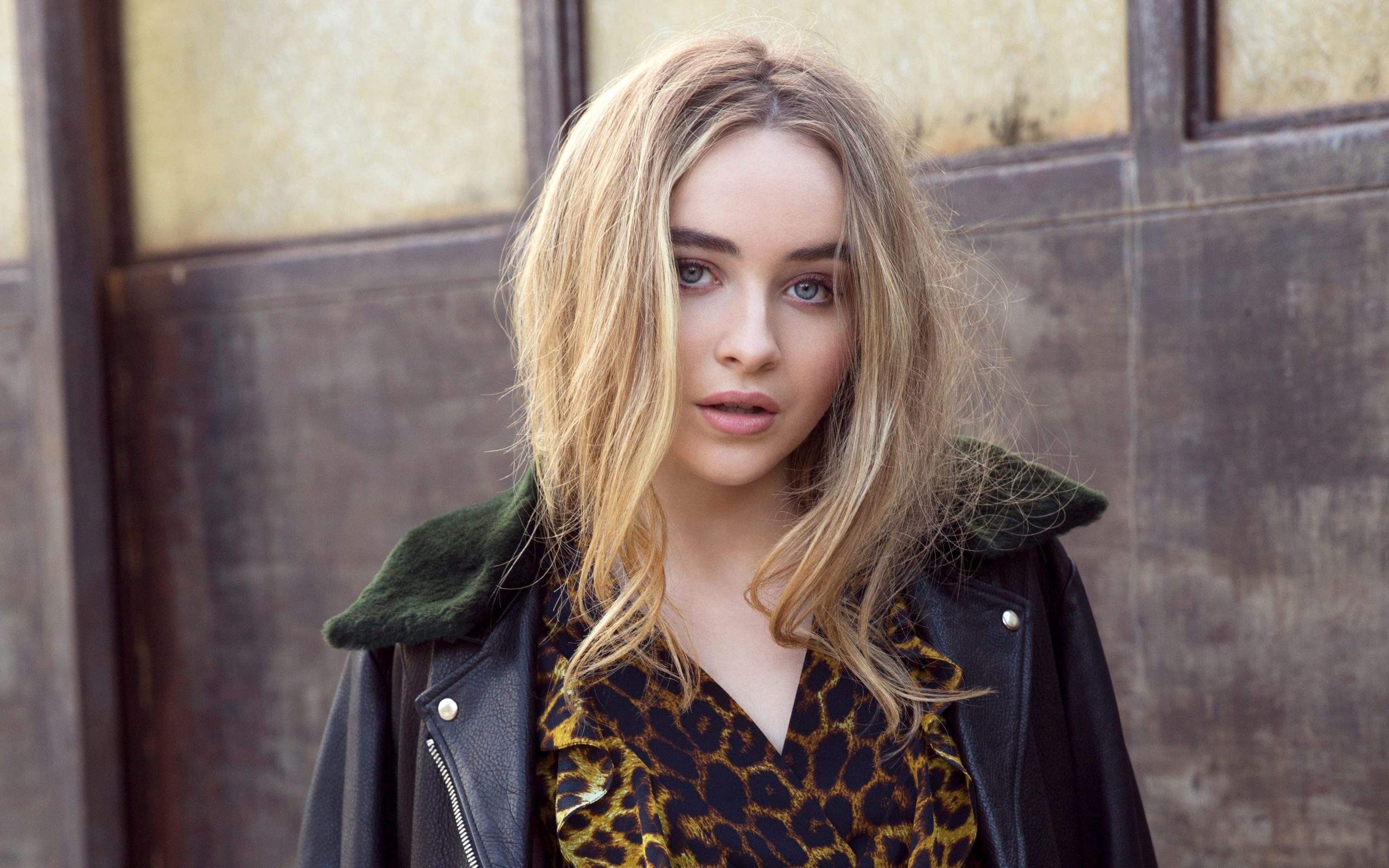 Sabrina Carpenter Work It Wallpapers