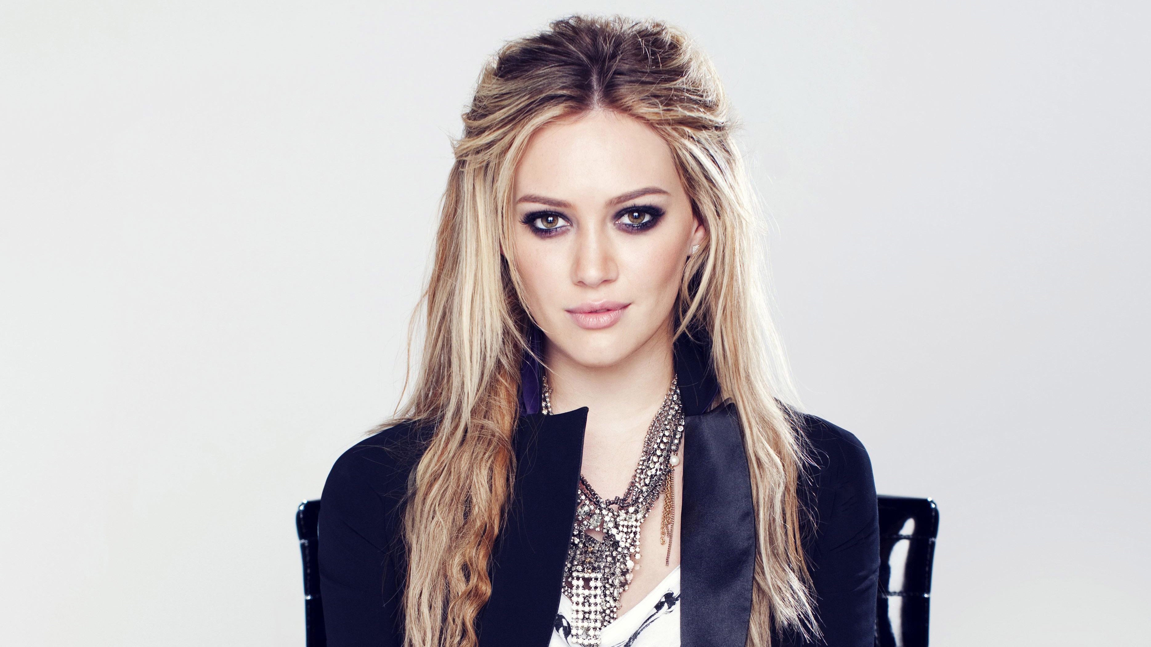 Younger Season 5 Hilary Duff Portrait Wallpapers