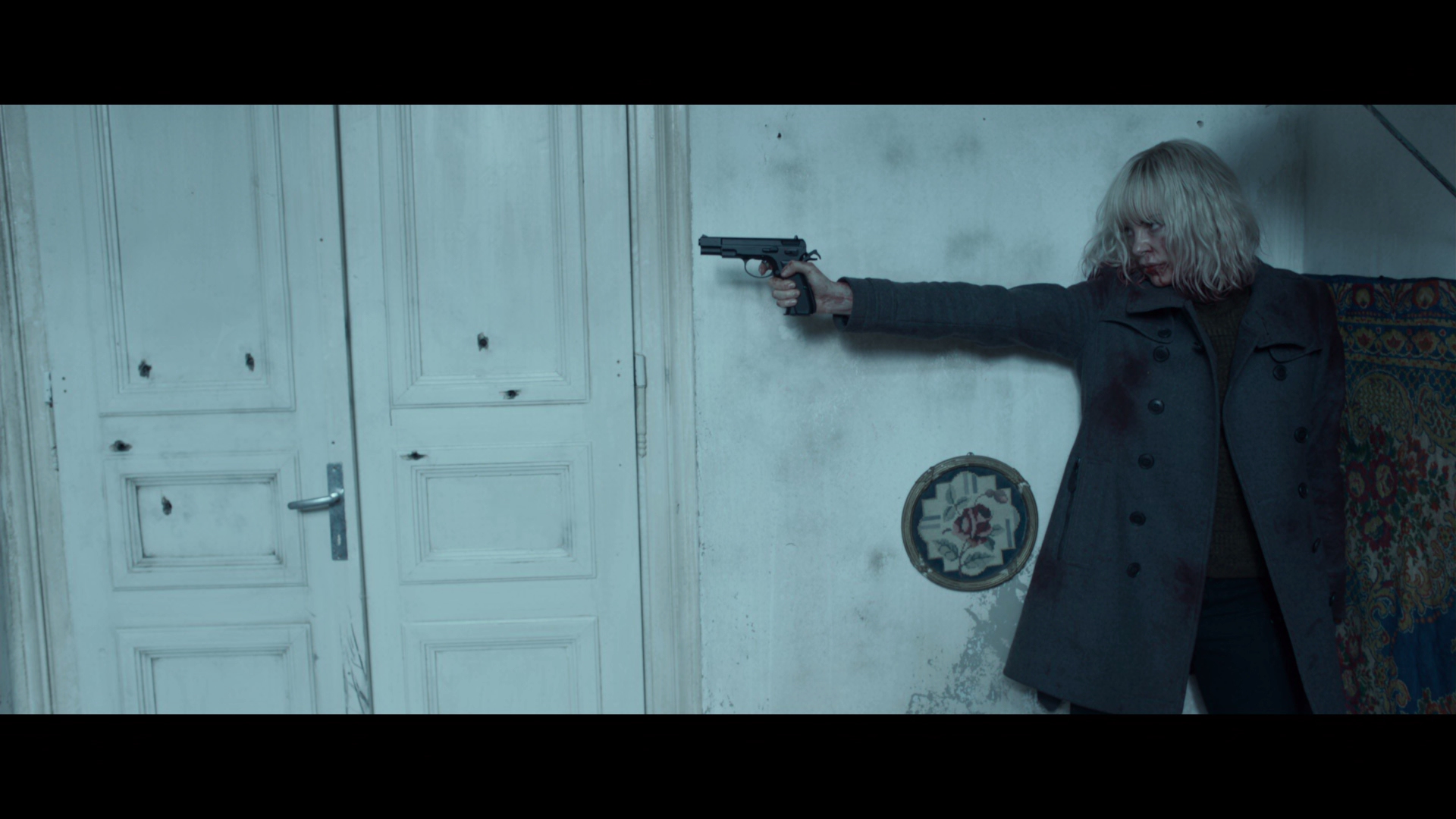 Atomic Blonde Girl Fighting Wallpapers