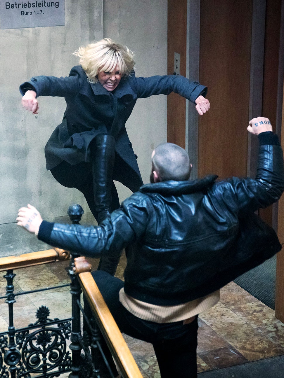 Atomic Blonde Girl Fighting Wallpapers