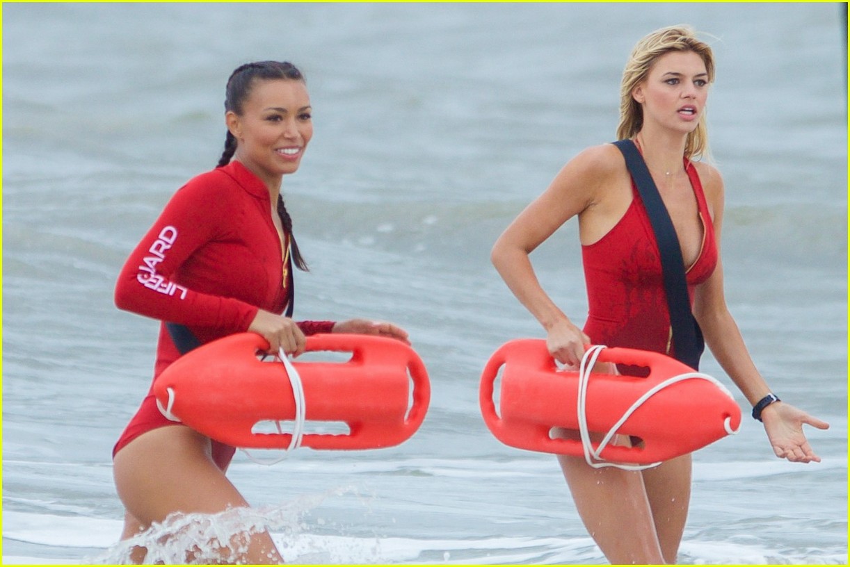 Baywatch Zac Efron Dwayne Johnson And Kelly Rohrbach Wallpapers