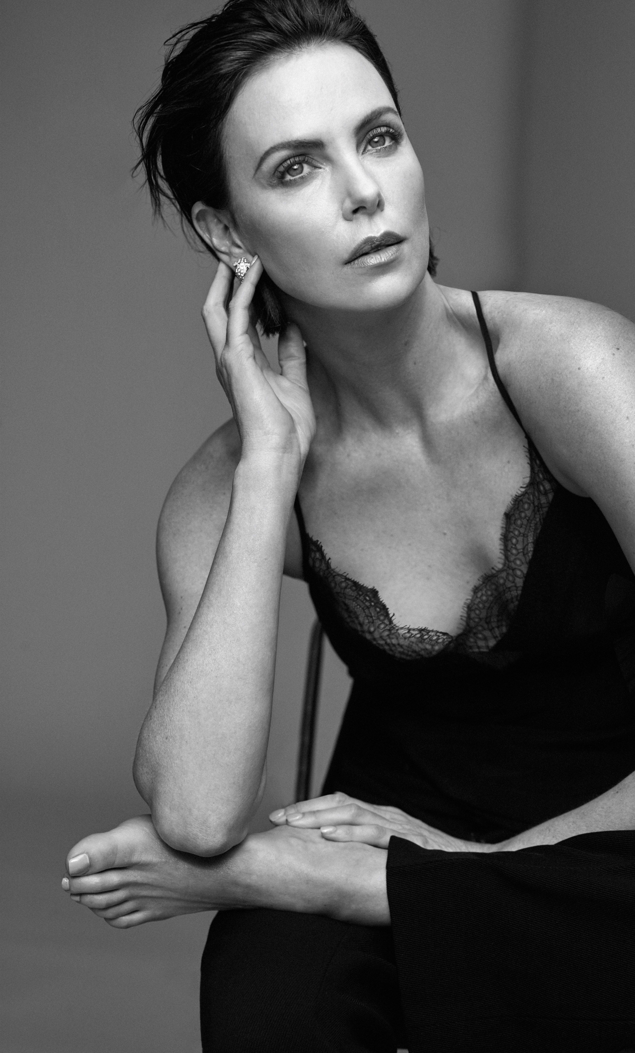 Charlize Theron Monochrome Wallpapers