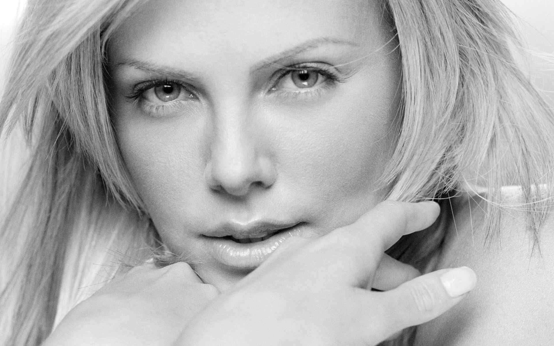 Charlize Theron Monochrome Wallpapers