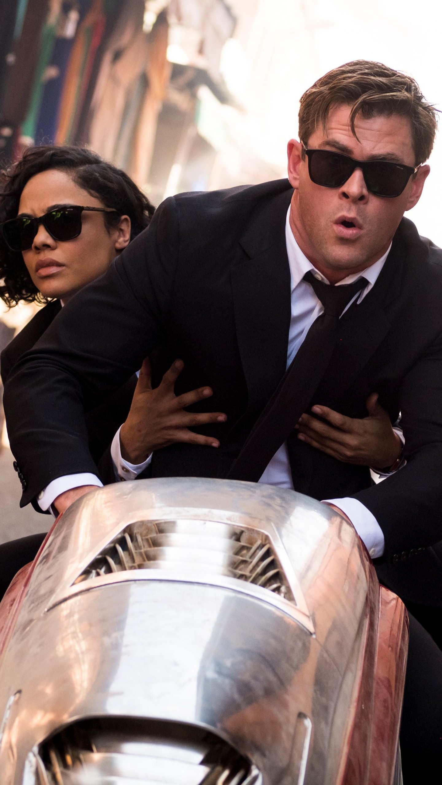 Chris Hemsworth And Tessa Thompson Men In Black 4 Wallpapers