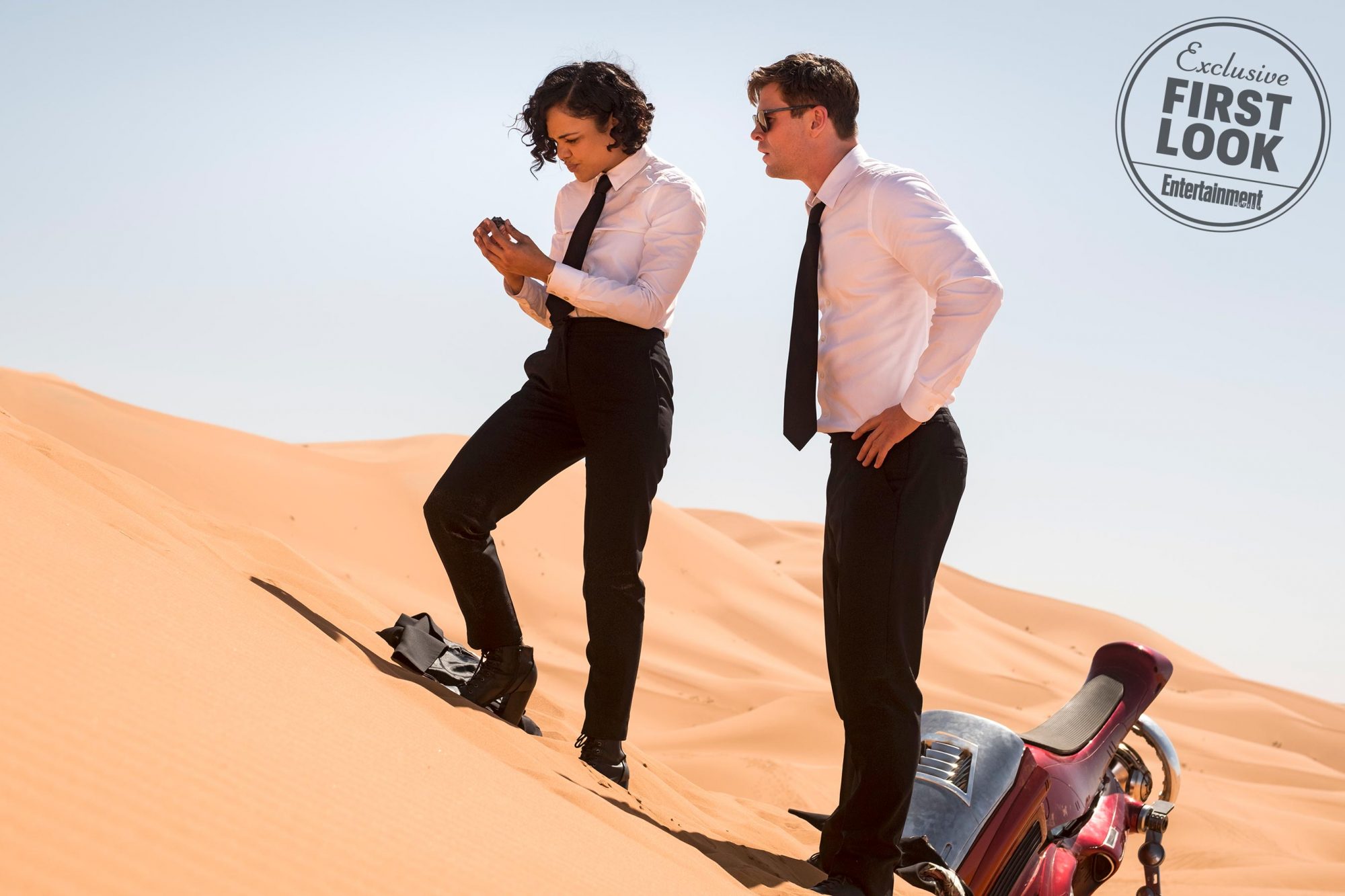 Chris Hemsworth And Tessa Thompson Men In Black 4 Wallpapers