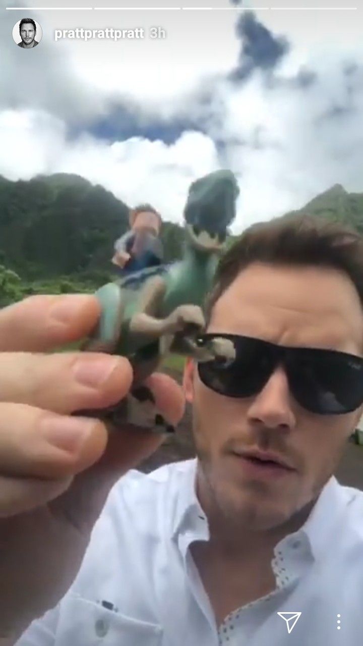 Chris Pratt Taking Selfie With Dinosaur Wallpapers