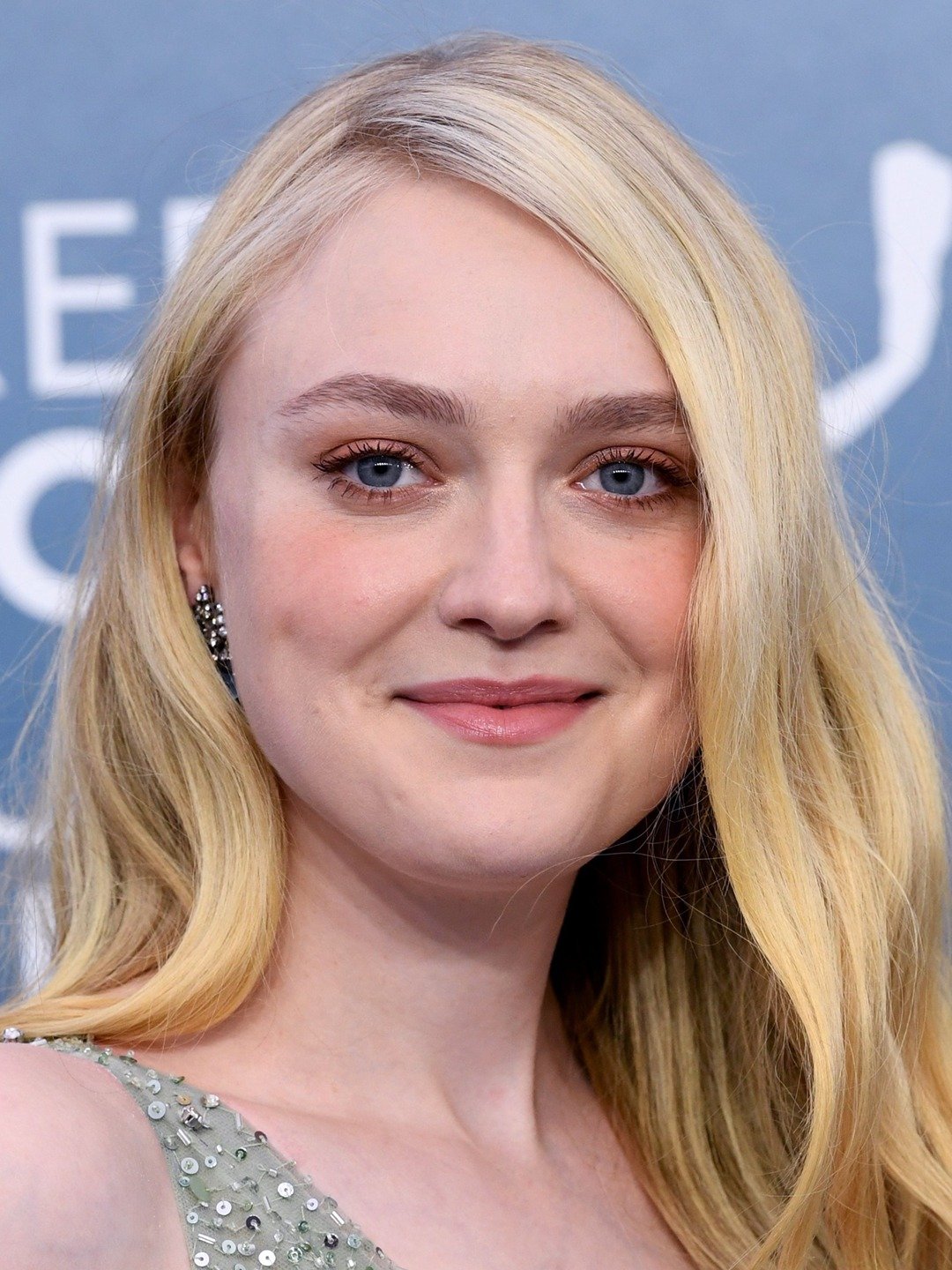 Dakota Fanning As Viena Wallpapers