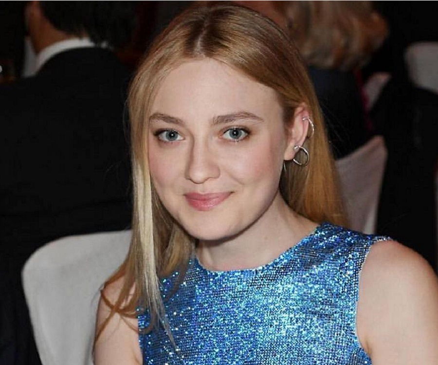 Dakota Fanning As Viena Wallpapers