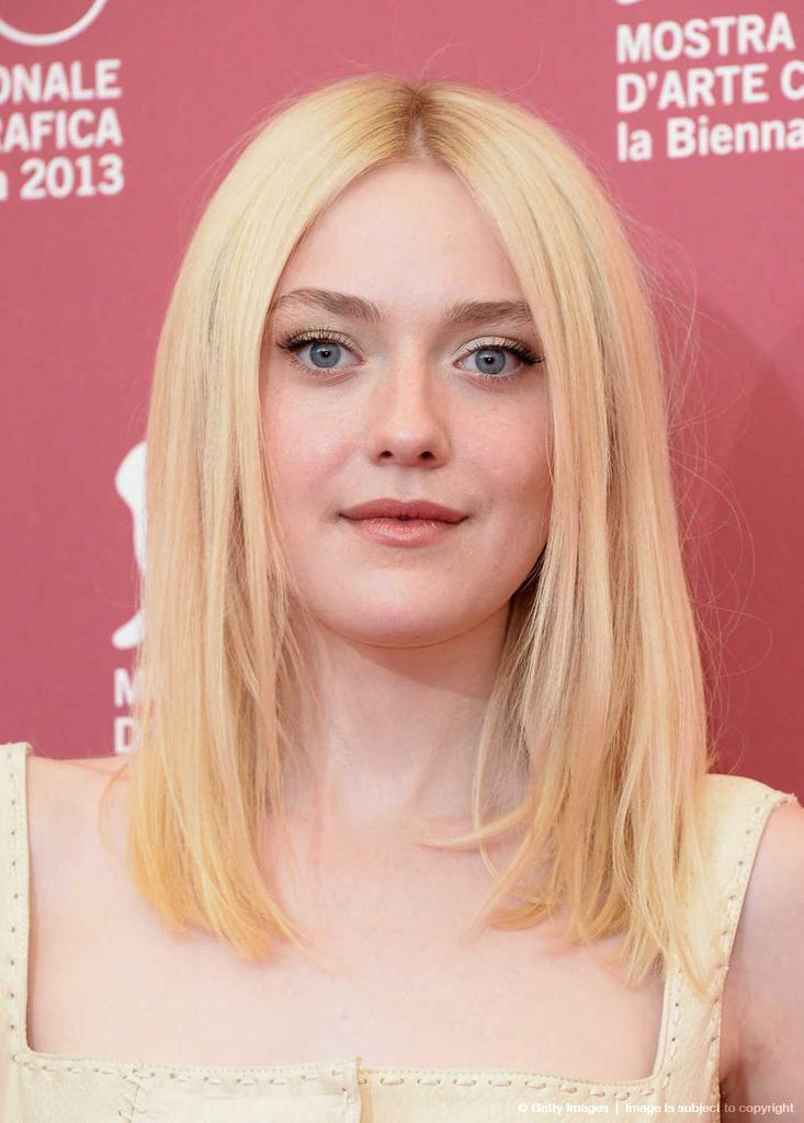 Dakota Fanning As Viena Wallpapers